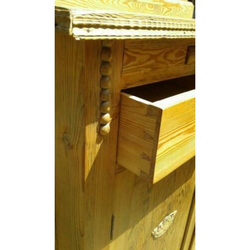 Antieke grenen kast €120