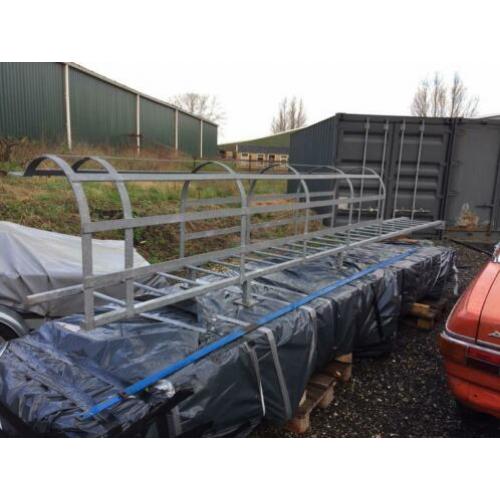 Brandtrap staal 535cm hoog gegalvaniseerd