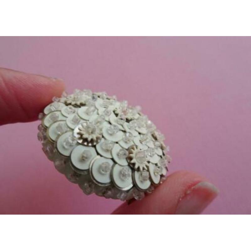 jwg Vintage 40s 50s pailletten kralen broche wit zilver klr