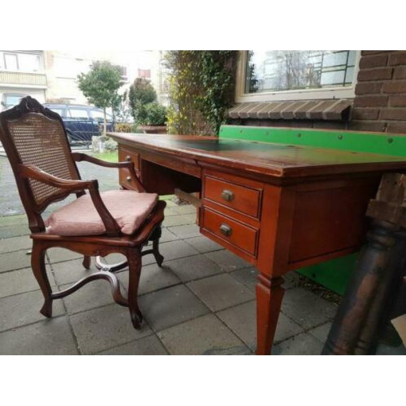 Leuk bureau met stoel.