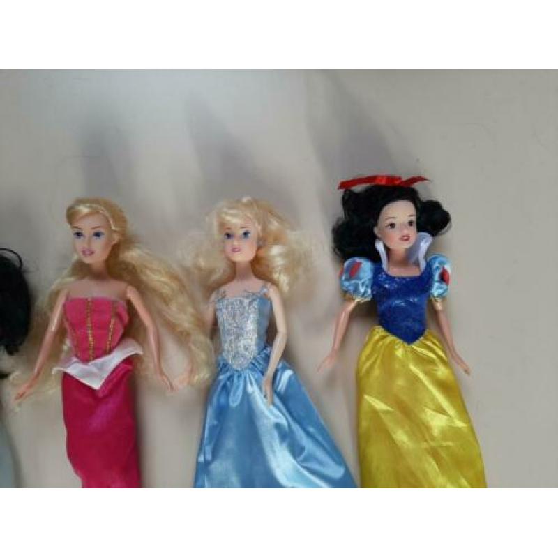 5 barbie Belle, Jasmine, doornroosje,assepoester,sneeuwwitje