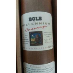Bols stenen kruik in het kistje