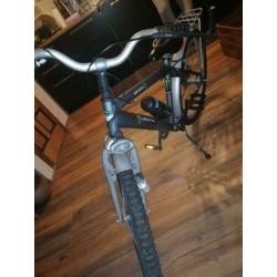 Stevige 21 inch jongensfiets.