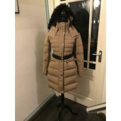 Nieuwe winterjas van mango