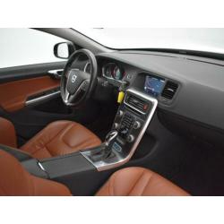 Volvo V60 2.4 D6 AWD Plug-In Hybrid Summum *AUT.* / NAVI / L