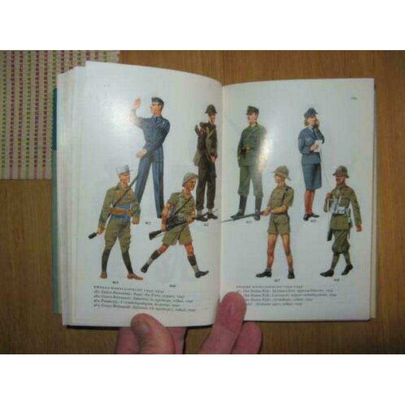 Uniformen in kleur