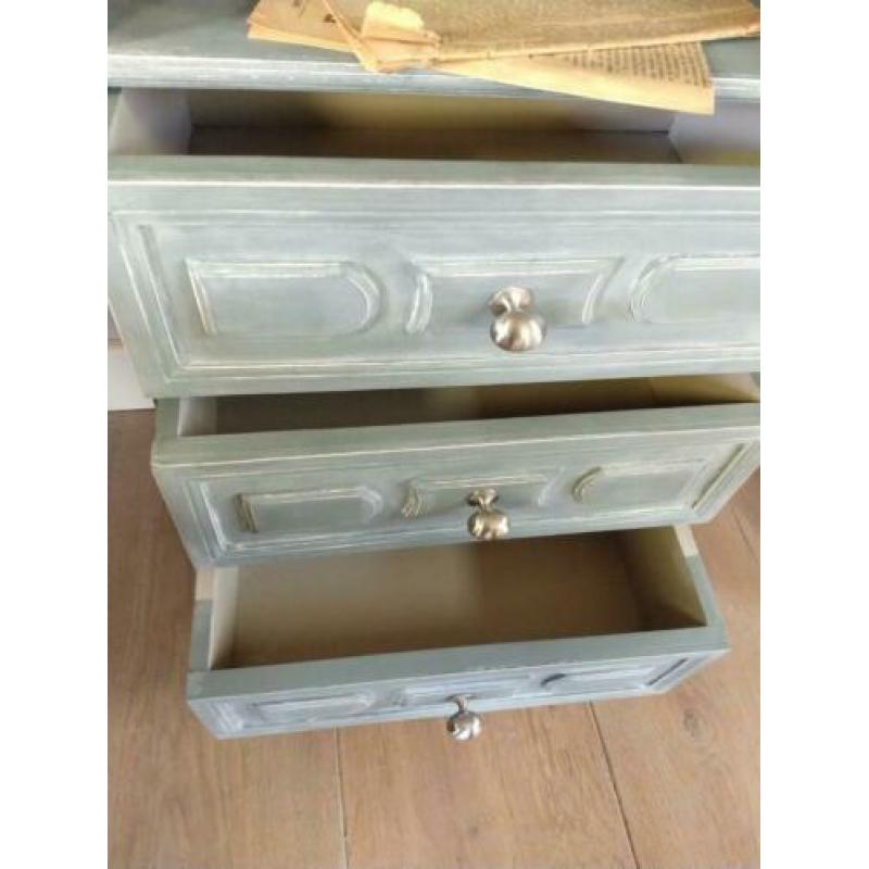 Ladekastje in petrol bleu en White wash