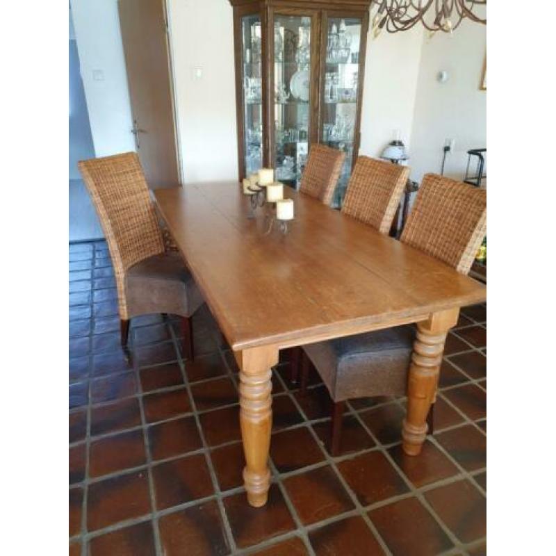 Eettafel met 6 stoelen