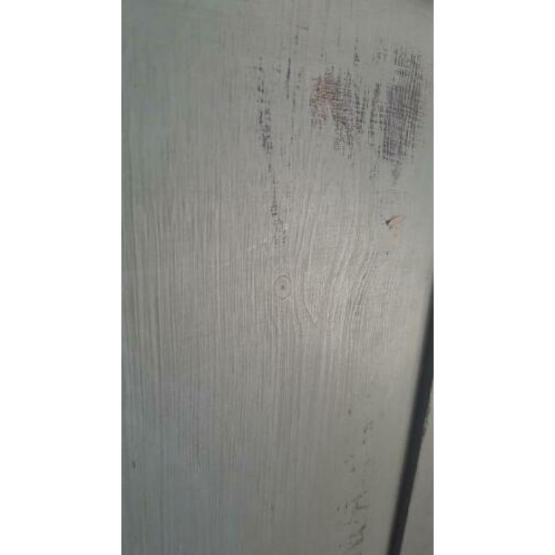 Grijs blauwe kast.