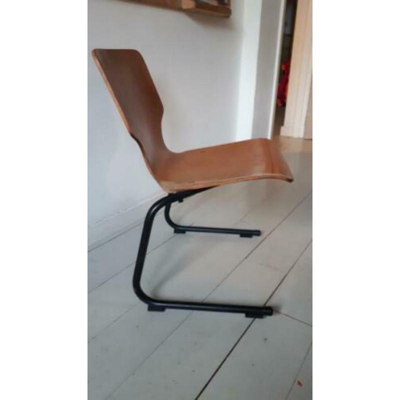 Set van 4 vintage eettafelstoelen, samen E75,-