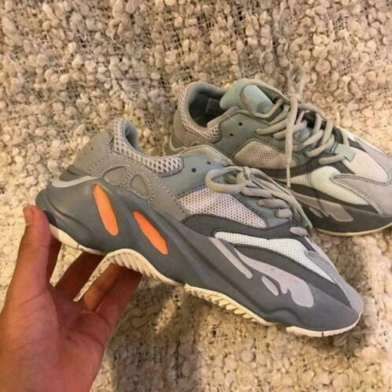 V Adidas Yeezy 700 Boost Sneaker 38) 36 39 40 42 43 44 45 46
