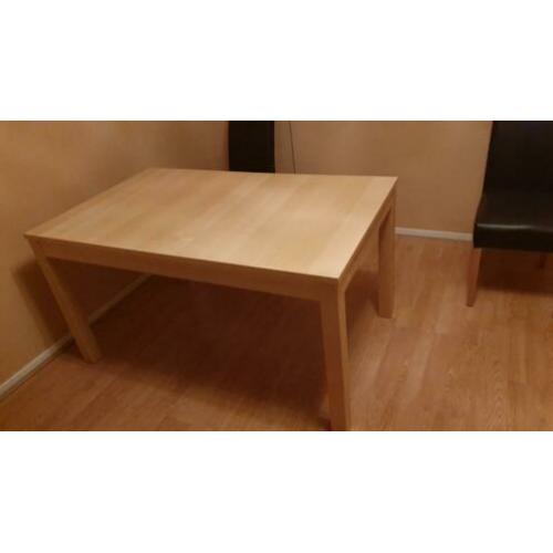 Uitschuifbare eettafel met 4 bijhorende stoelen
