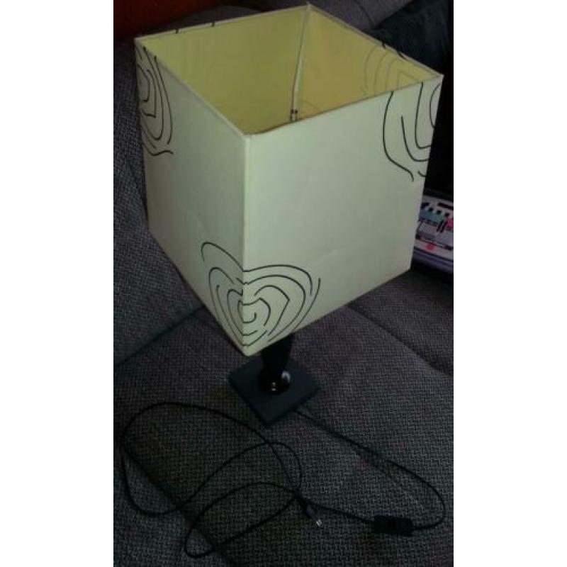 tafel Lamp op voet zwart + creme lampenkap