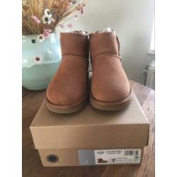 Ugg mini Classic
