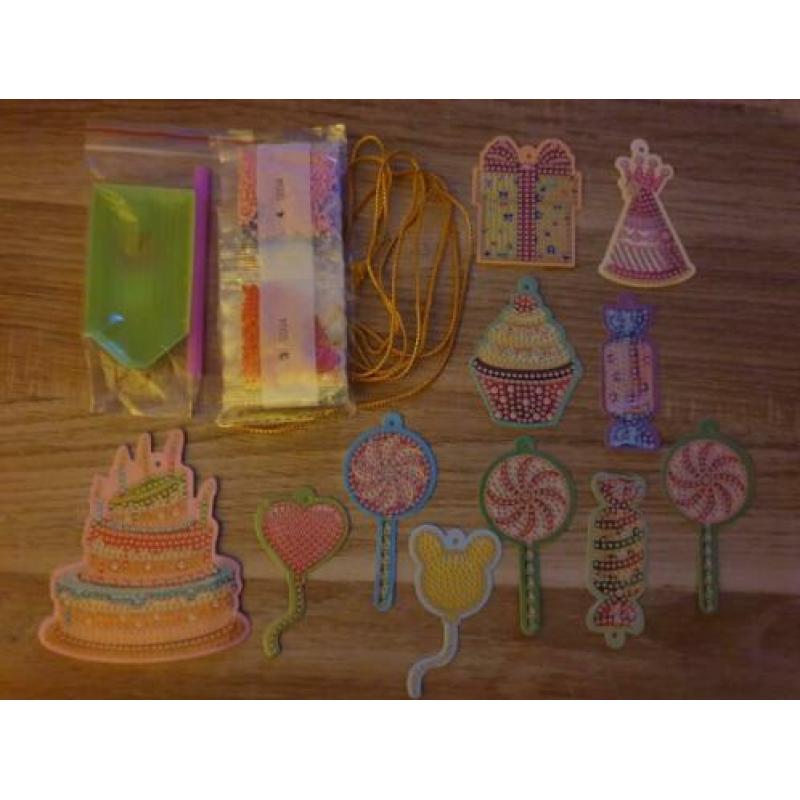 Diamond Painting 10 Verjaardags Cadeauhangers geheel complee