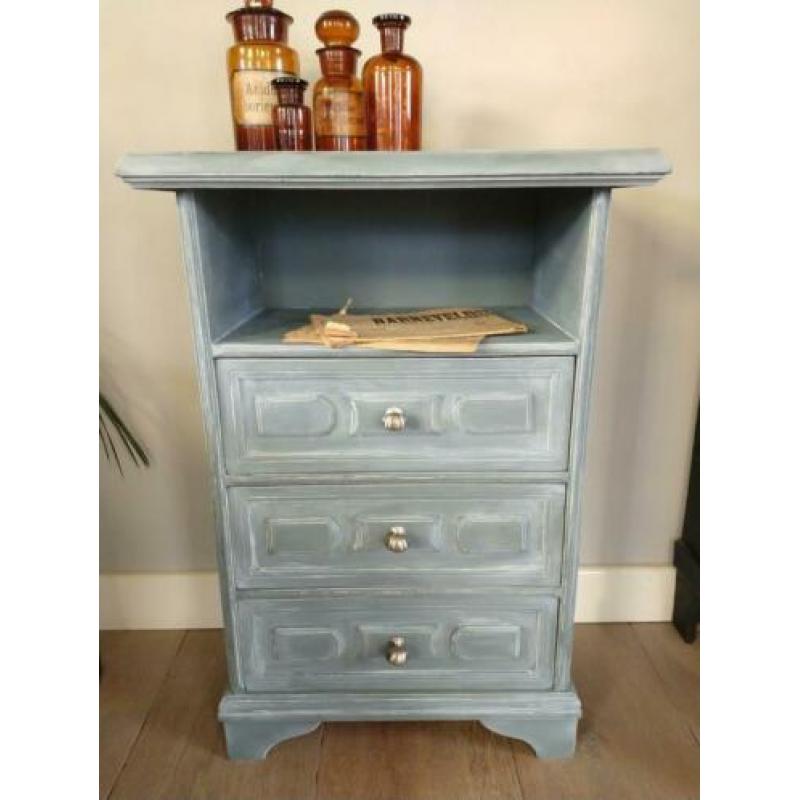 Ladekastje in petrol bleu en White wash