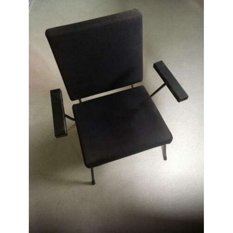Te koop Gispen fauteuil Wim Rietveld nr 415 (1954)