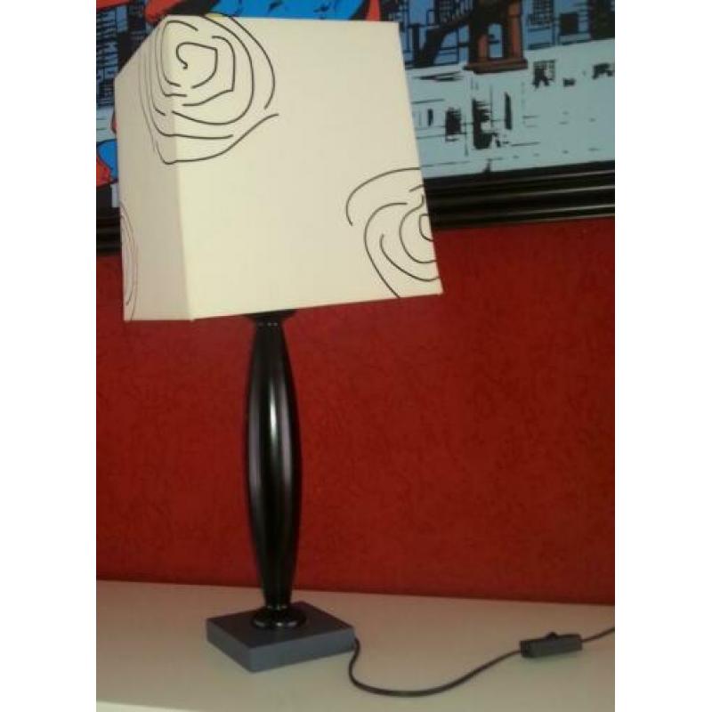 tafel Lamp op voet zwart + creme lampenkap