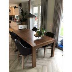 Notenhouten eettafel 220cm