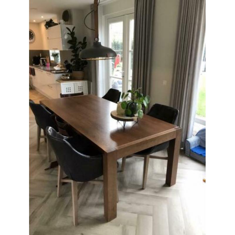 Notenhouten eettafel 220cm