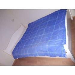 Bed, twijfelaar, tweepersoonsbed.