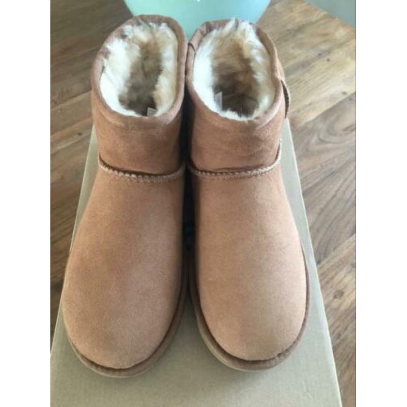 Ugg mini Classic