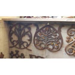 Diverse gietijzeren ornamenten