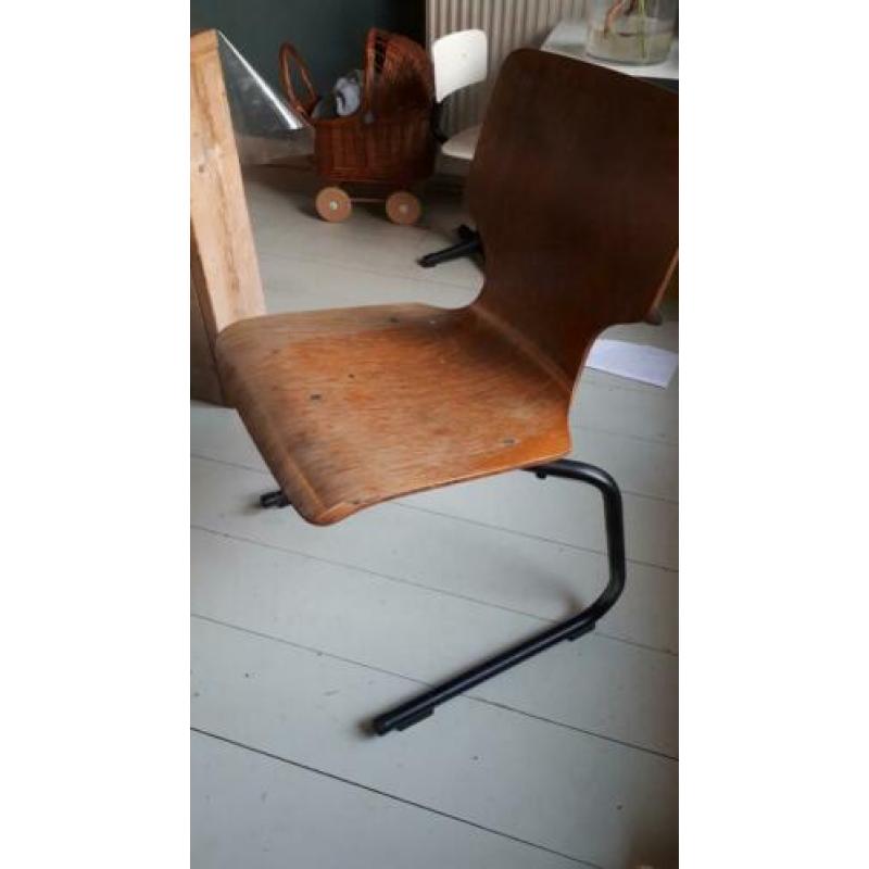 Set van 4 vintage eettafelstoelen, samen E75,-