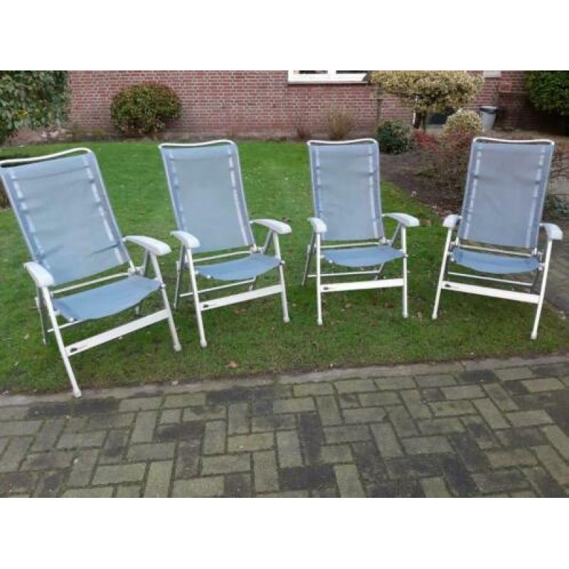 4 dukdalf stoelen