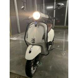 Piaggio Vespa Primavera blauw kenteken (3500 km)