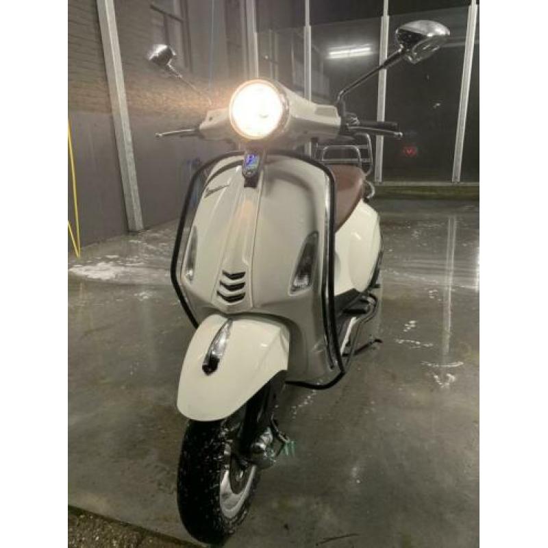 Piaggio Vespa Primavera blauw kenteken (3500 km)