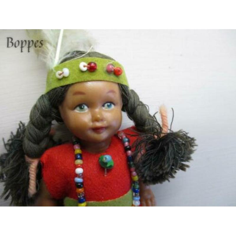 Oude popjes en kleertjes voor poppenhuis****boppes
