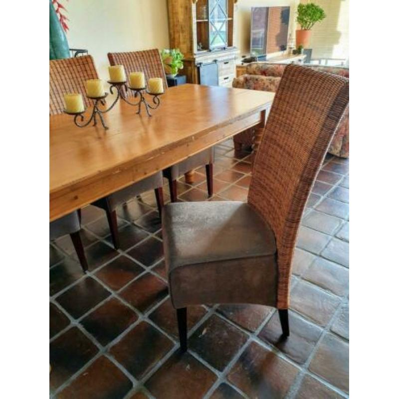 Eettafel met 6 stoelen