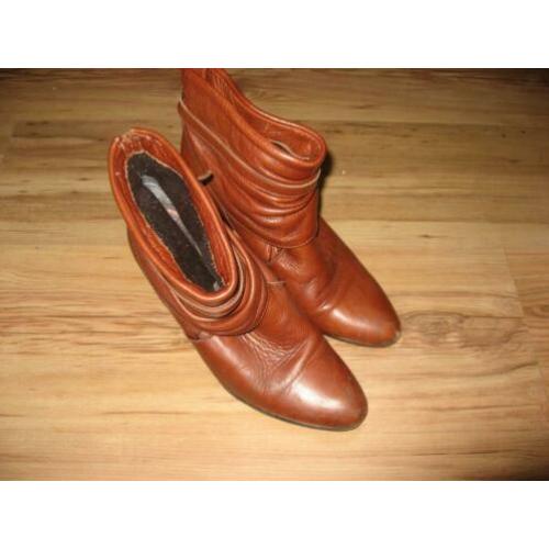 leuke bruine enkellaarsjes van Pierre Cardin, mt 38