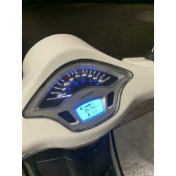 Piaggio Vespa Primavera blauw kenteken (3500 km)