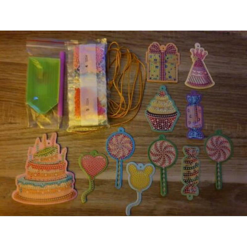 Diamond Painting 10 Verjaardags Cadeauhangers geheel complee