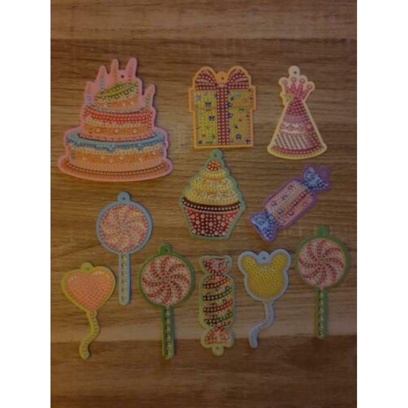 Diamond Painting 10 Verjaardags Cadeauhangers geheel complee