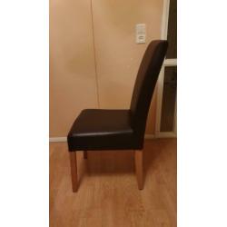 Uitschuifbare eettafel met 4 bijhorende stoelen