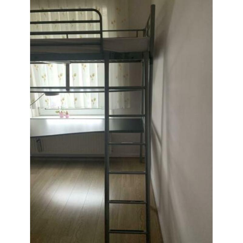Ikea hoogslaper met matras,lamp,bureau en plank