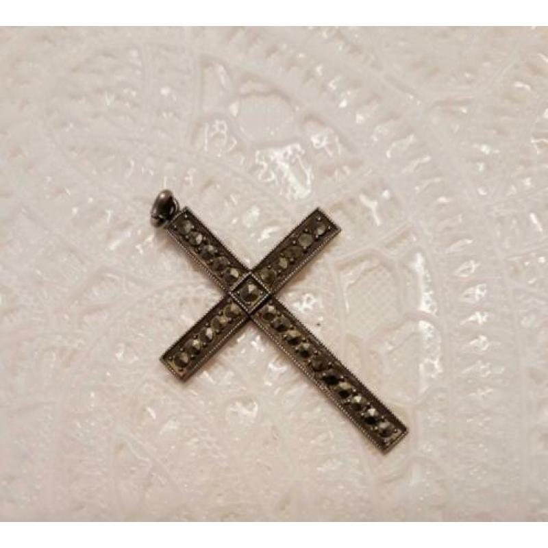 Antieke zilveren hanger Kruis met marcassieten19-20 eeuw
