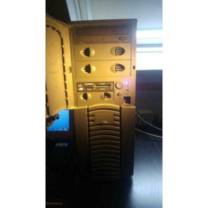 desktop pc met monitor opruiming 20 euro