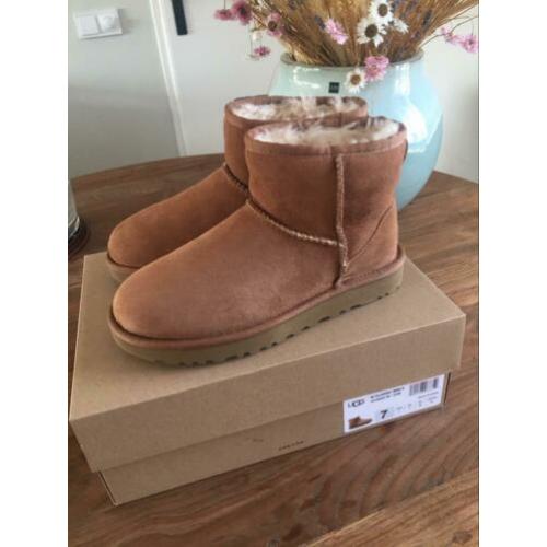 Ugg mini Classic