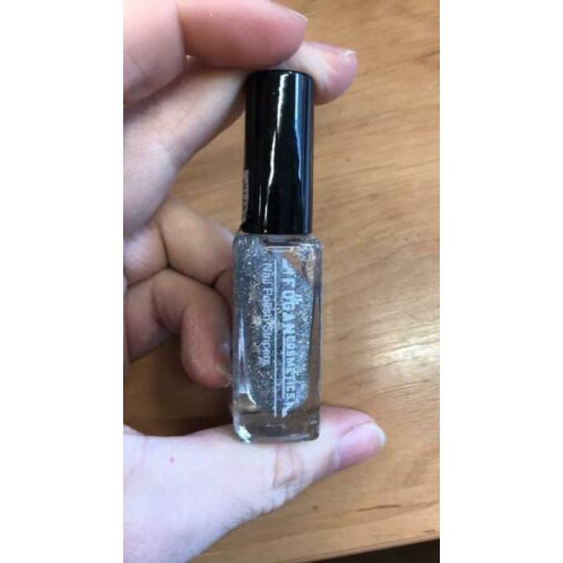 Nagellak uitzoeken €0,50 uitverkoop alles €0,50 tot Max €2