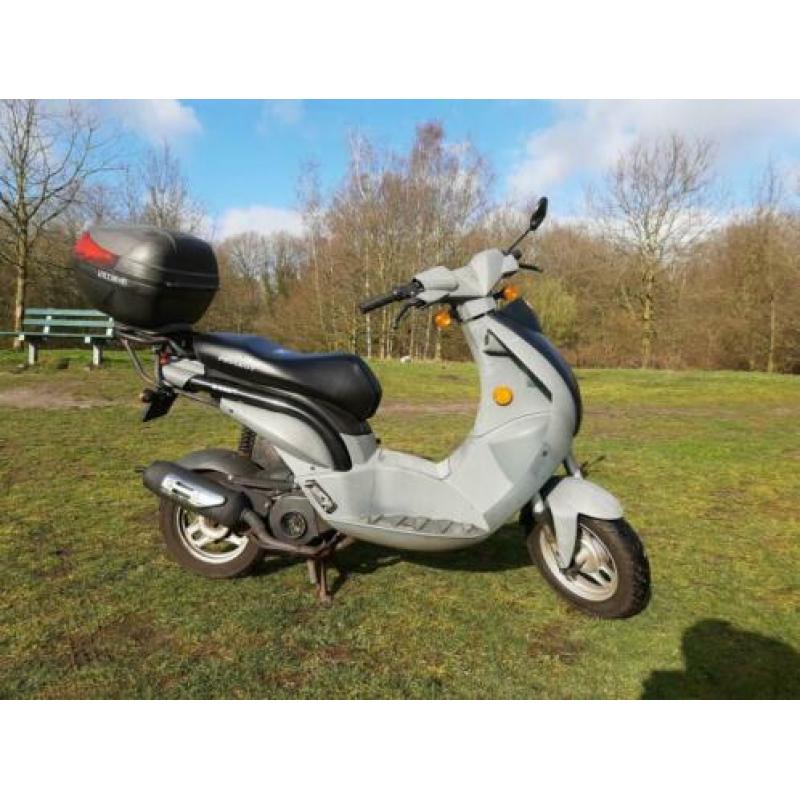 Peugeot ludix (snor)