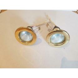 2x messing kleurige inbouwspot