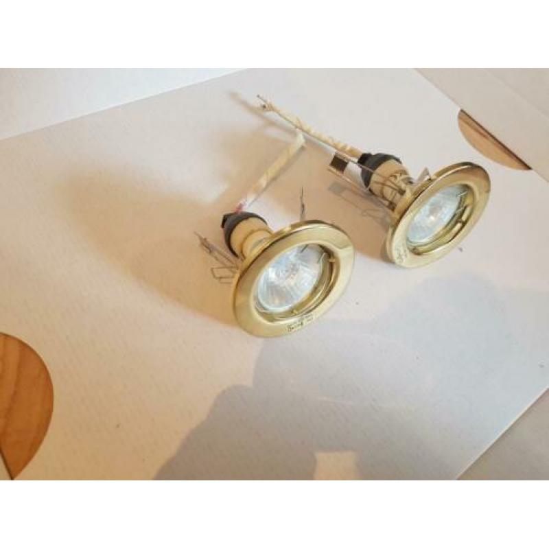 2x messing kleurige inbouwspot