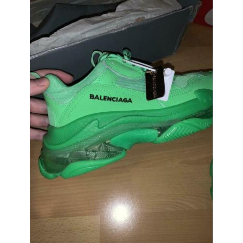 Maat 39 Balenciaga Triple S “Neon”
