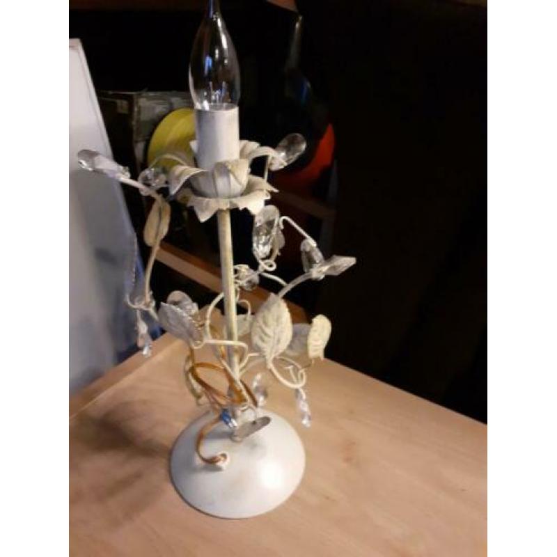 1 Kroonluchter 2 staande lampen 1 wandlamp