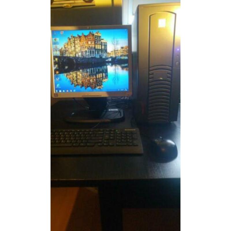 desktop pc met monitor opruiming 20 euro