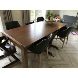 Notenhouten eettafel 220cm